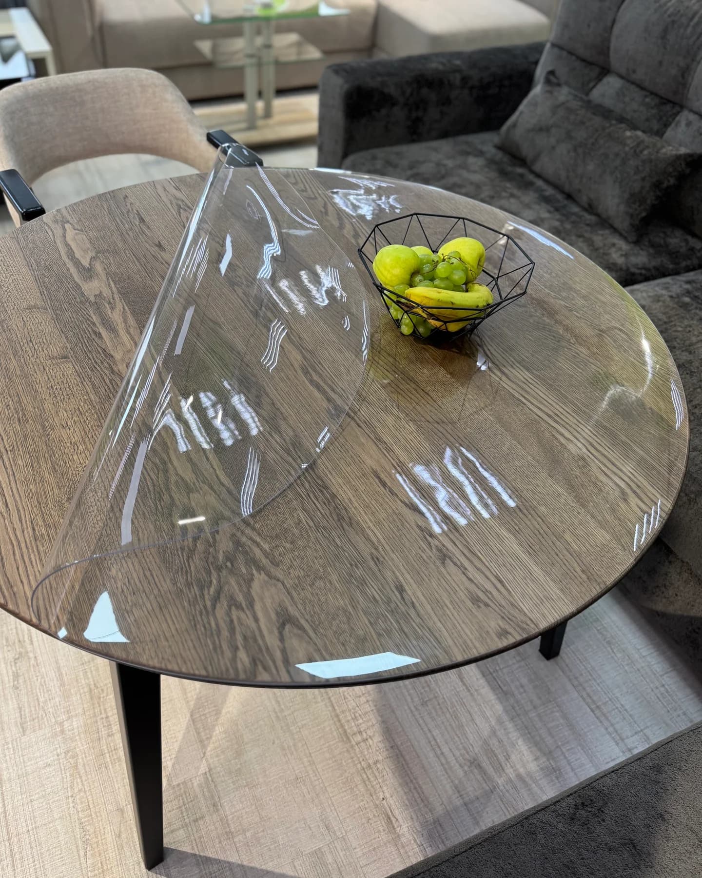 Das Holz bleibt sichtbar. Spuren bleiben auf der Matte.
